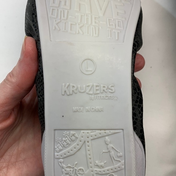 Kruzers by Fit Kicks Foldable Shoes Flats Black Snake Skin Pattern Size Large - Picture 7 of 9